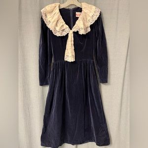 Vintage 1980’s Misty Lane Blue Velvet dress with lace collar. Size 7/8